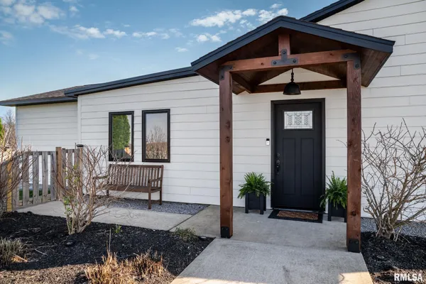 $525,000 | 1210 Dutchman Lake Road, Vienna, IL 62995