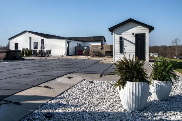 $525,000 | 1210 Dutchman Lake Road, Vienna, IL 62995