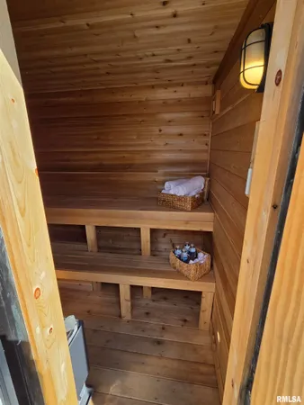 $525,000 | 1210 Dutchman Lake Road, Vienna, IL 62995