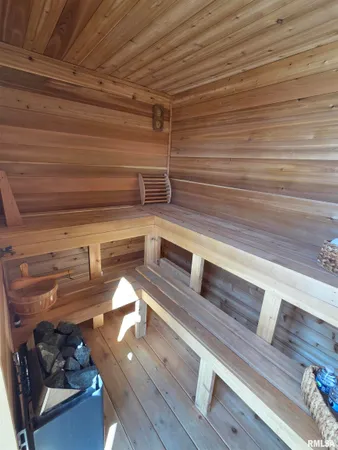 $525,000 | 1210 Dutchman Lake Road, Vienna, IL 62995