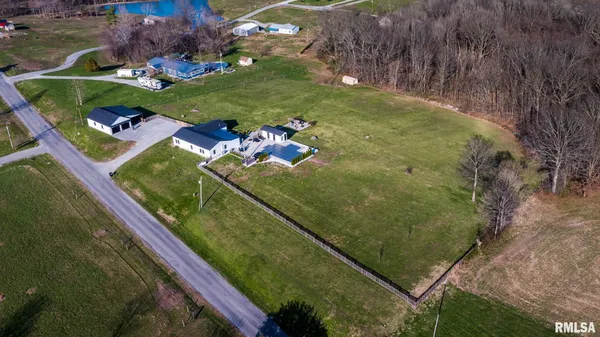 $525,000 | 1210 Dutchman Lake Road, Vienna, IL 62995