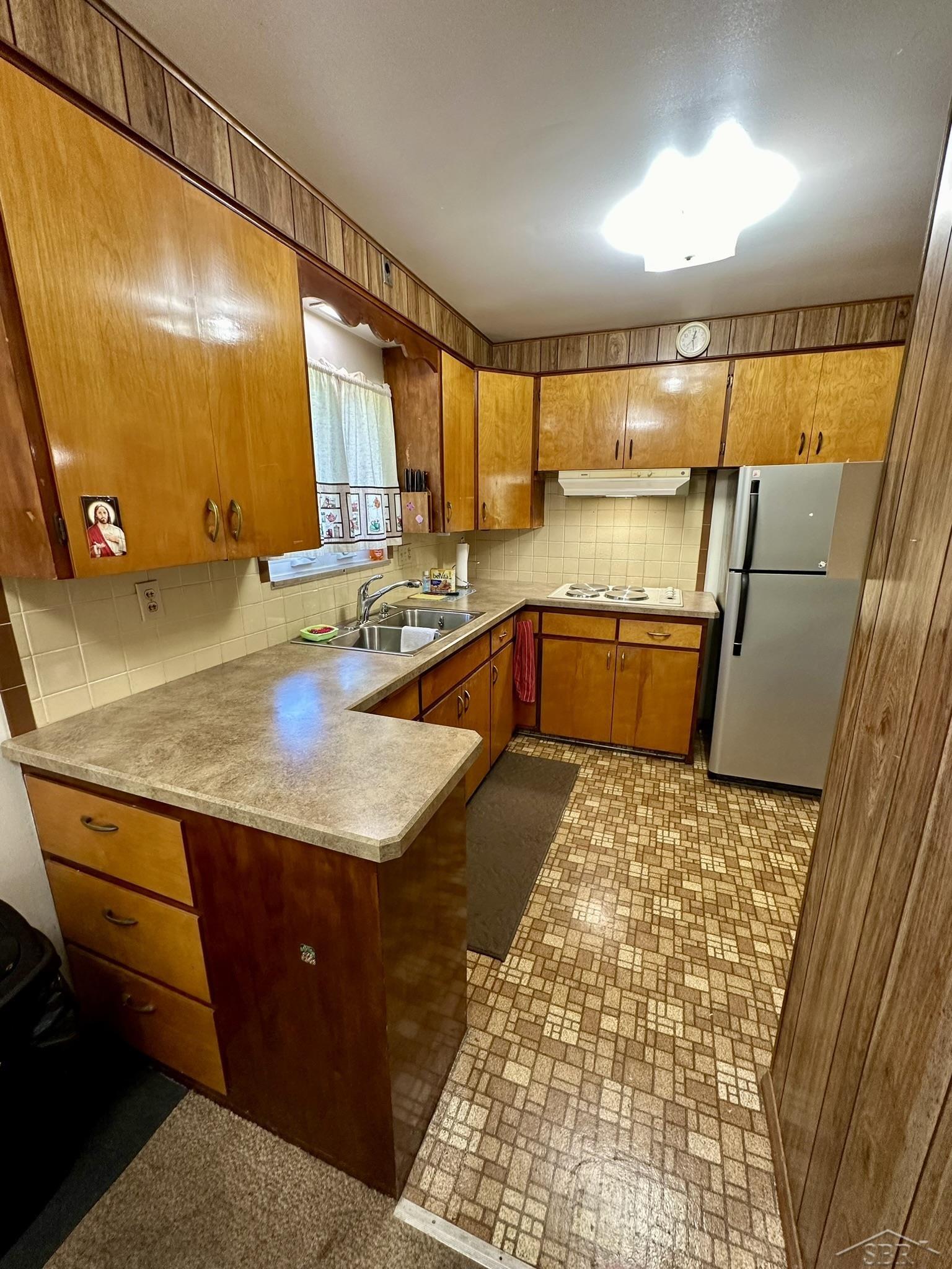 2467 Shattuck Road Saginaw, MI 48603 - Photo 5 of 38 50141759-067333bb-707b-4a7d-92d3-5de4f93f54c5.JPG