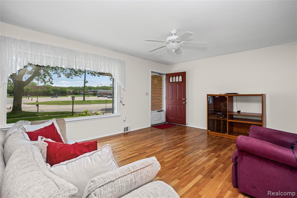 14743 Newburgh Road Livonia, MI 48154 - Photo 2 of 48