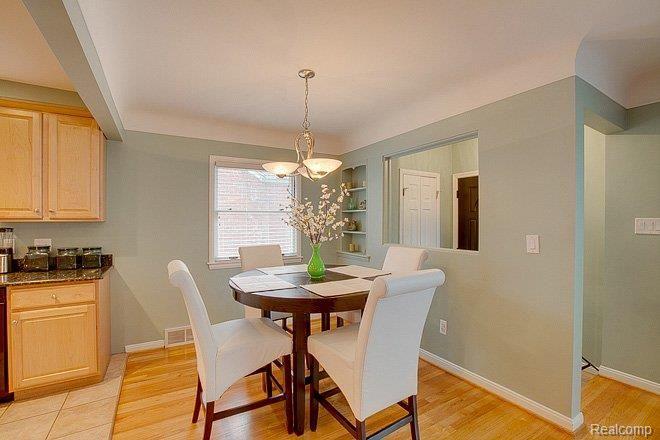 1810 Bournemouth Road Grosse Pointe, MI 48236 - Photo 4 of 20 1810Bournemouth-0001MLS.jpg
