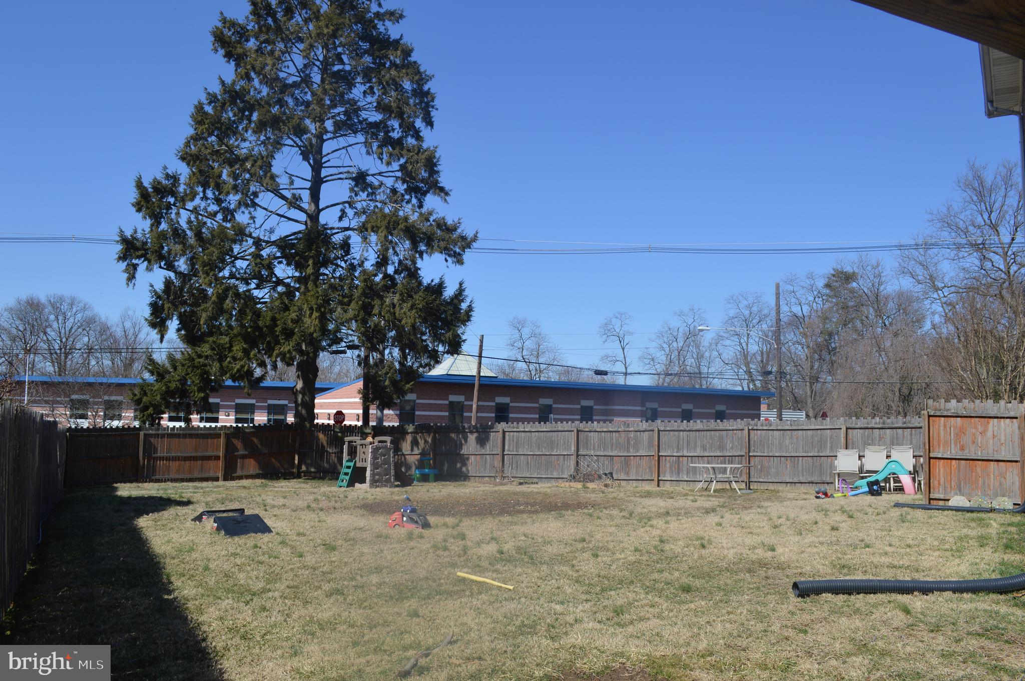 29 East Elbon Road Brookhaven, PA 19015 - Photo 5 of 35 Deep side Yard, privacy fence