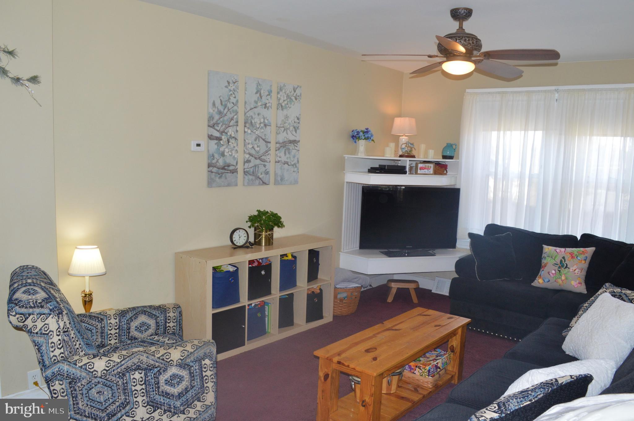 29 East Elbon Road Brookhaven, PA 19015 - Photo 10 of 35 Living room