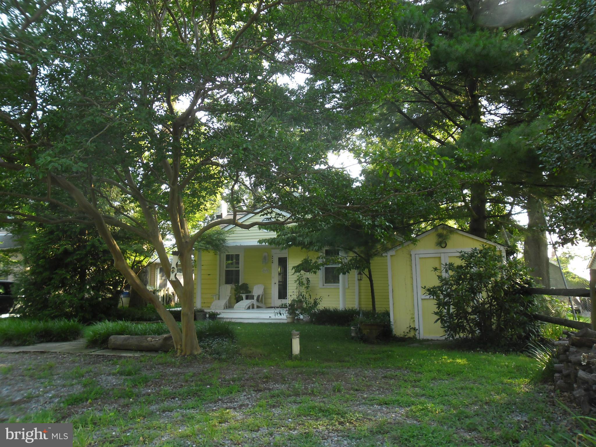 27 Decatur Avenue Annapolis, MD 21403 - Photo 2 of 2 a front view of a house with garden