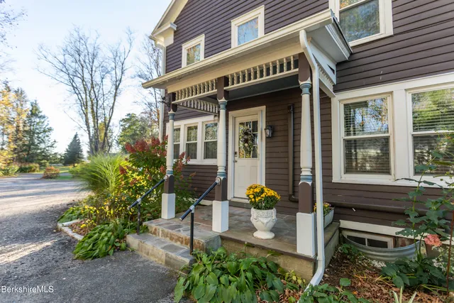$459,900 | 396 Maple Street, Hinsdale, MA 01235