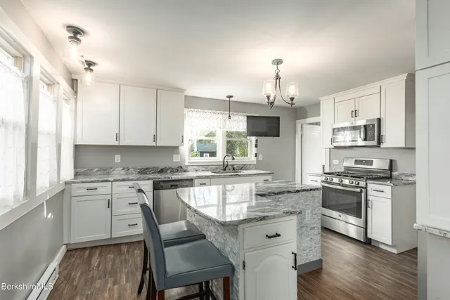 $459,900 | 396 Maple Street, Hinsdale, MA 01235