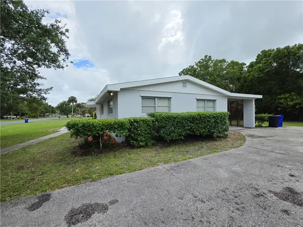 $2,200 | 1715 41st Avenue, Vero Beach, FL 32960