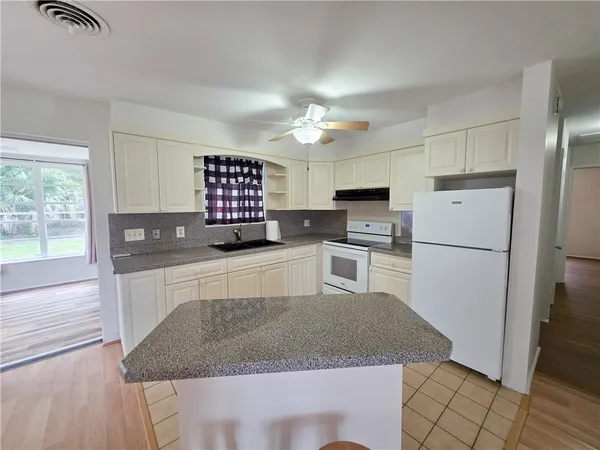 $2,200 | 1715 41st Avenue, Vero Beach, FL 32960