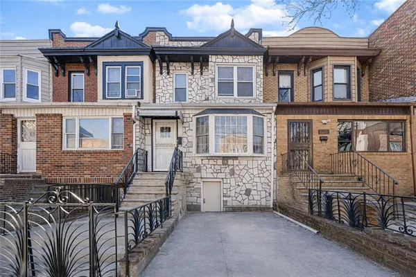 $1,150,000 | 1942 61st Street | Mapleton