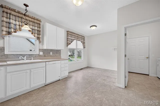 $349,900 | 2140 Hawks Landing Drive, Lake St. Louis, MO 63367