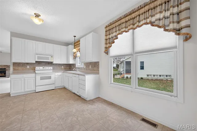 $349,900 | 2140 Hawks Landing Drive, Lake St. Louis, MO 63367