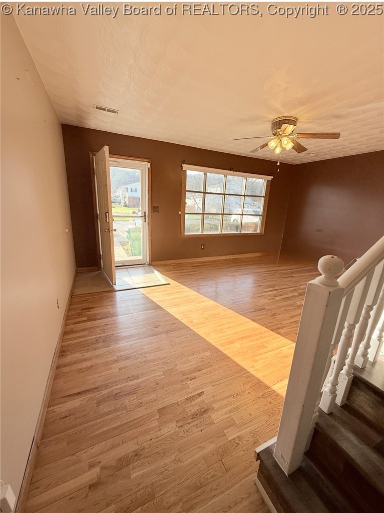 141 Rolling Acres Road Winfield, WV 25213 - Photo 8 of 35 Living
