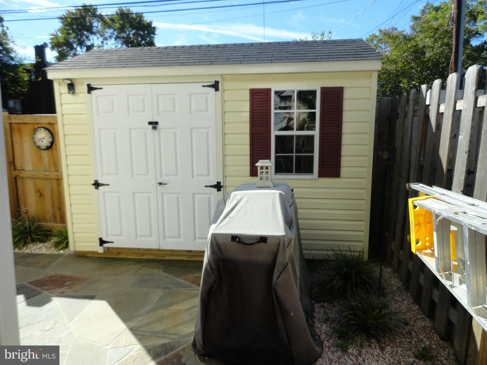 21 East Reed Avenue Alexandria, VA 22305 - Photo 17 of 18 Exterior (Rear)