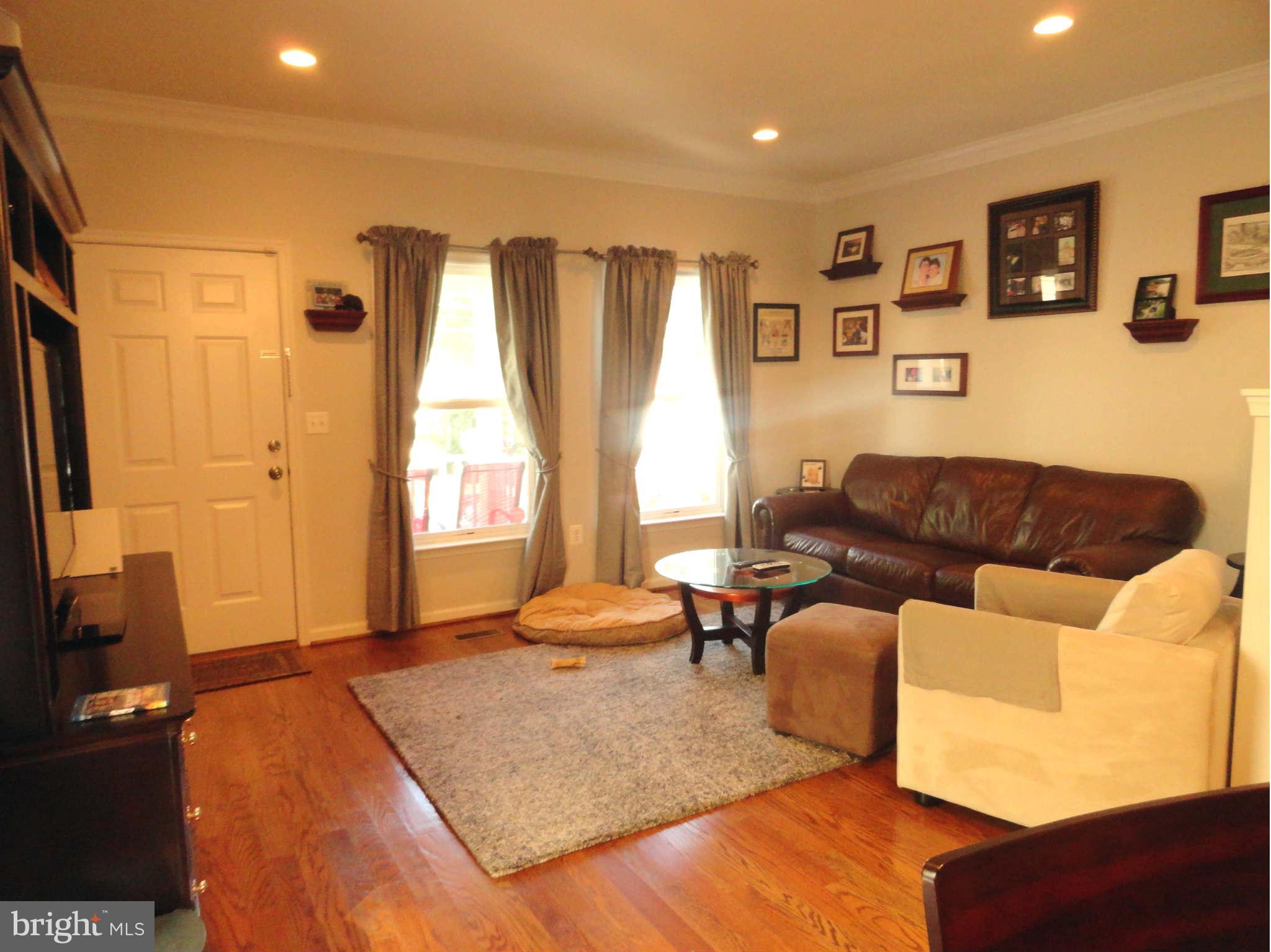 21 East Reed Avenue Alexandria, VA 22305 - Photo 3 of 18 Living Room