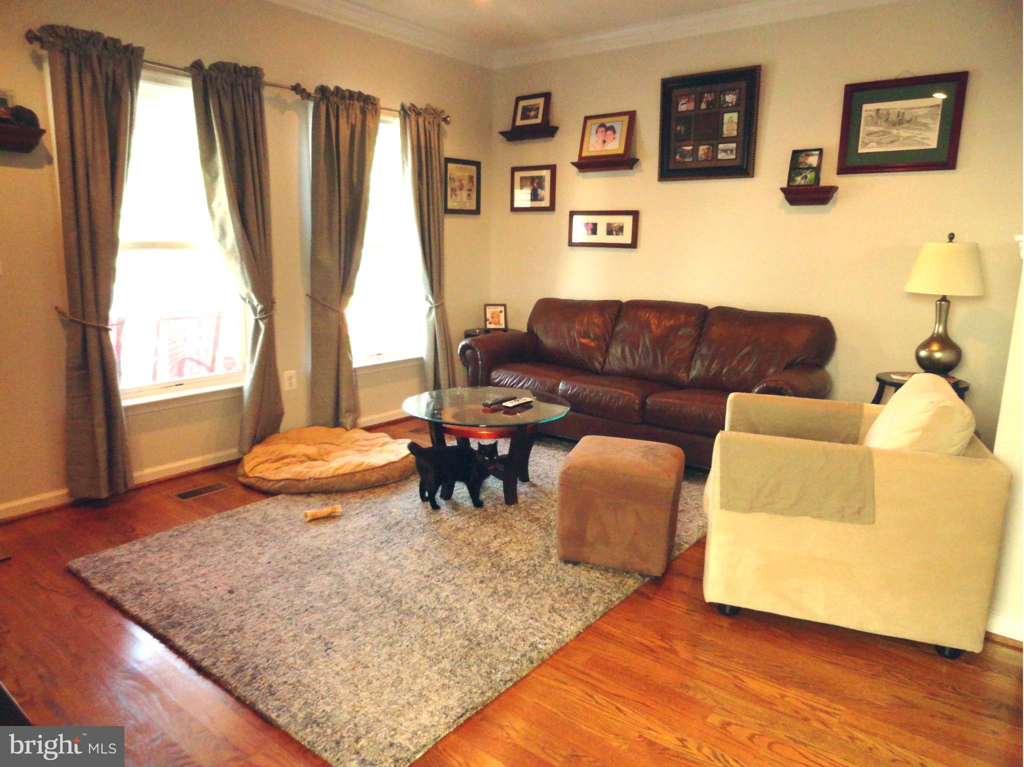 21 East Reed Avenue Alexandria, VA 22305 - Photo 4 of 18 Living Room