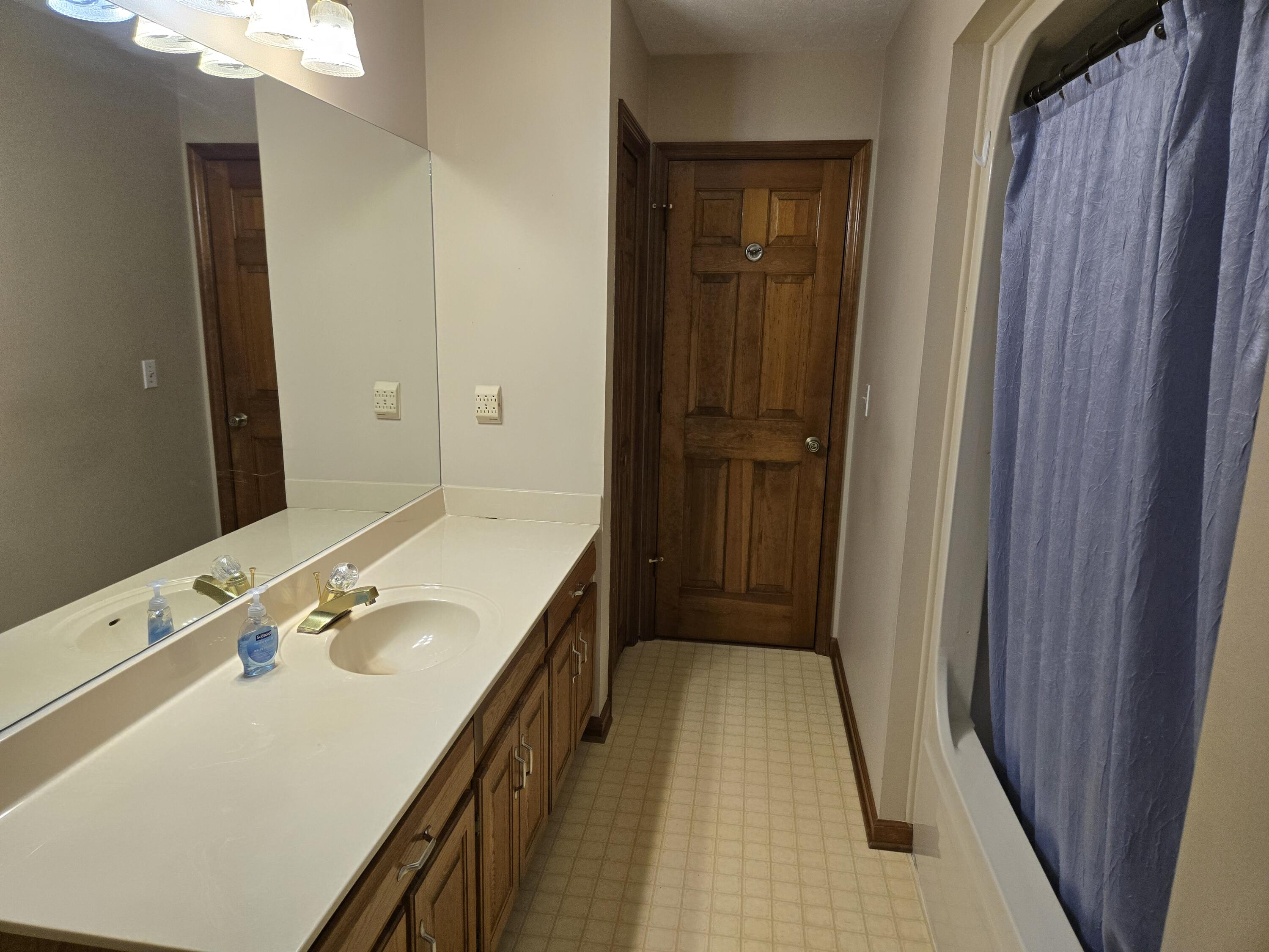 204 Old County Road Ringgold, GA 30736 - Photo 35 of 79 full bath in hall