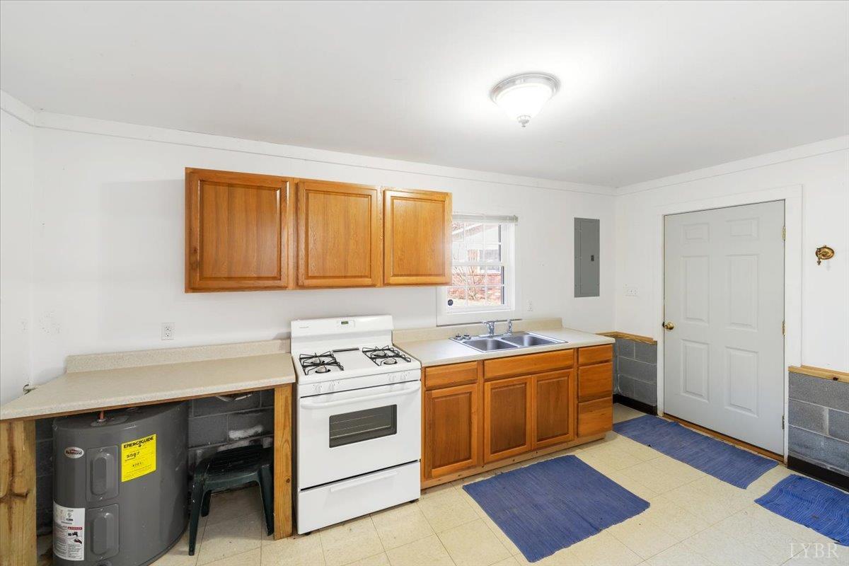 391 Pond Road Buckingham, VA 23921 - Photo 47 of 75 a kitchen that has a sink and a stove in it