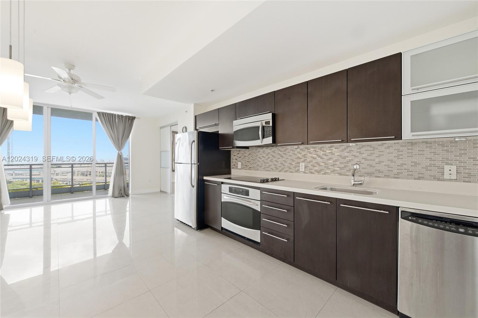 90 Southwest 3rd Street, Unit 1409 Miami, FL 33130 - Photo 5 of 36