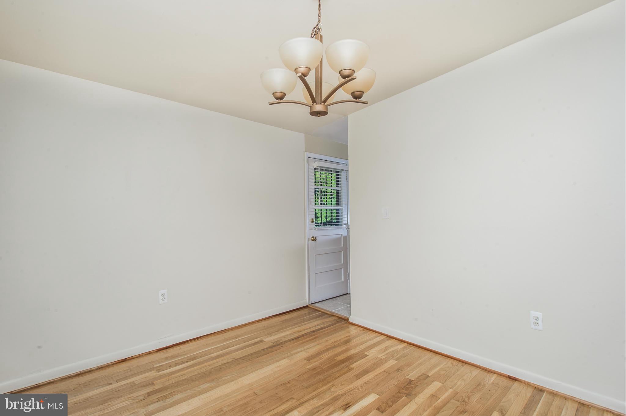 1300 Ablett Road Baltimore, MD 21239 - Photo 16 of 30 Dining Room