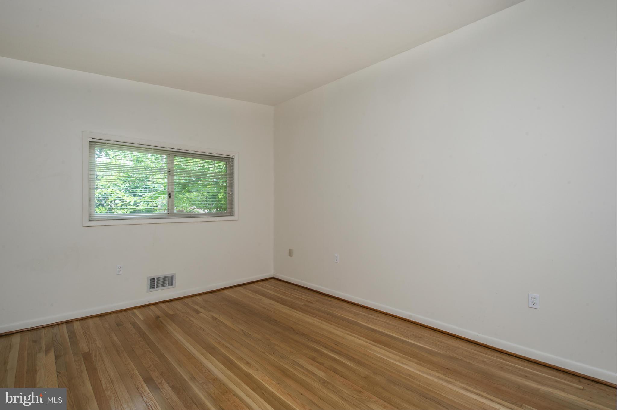 1300 Ablett Road Baltimore, MD 21239 - Photo 21 of 30 Bedroom