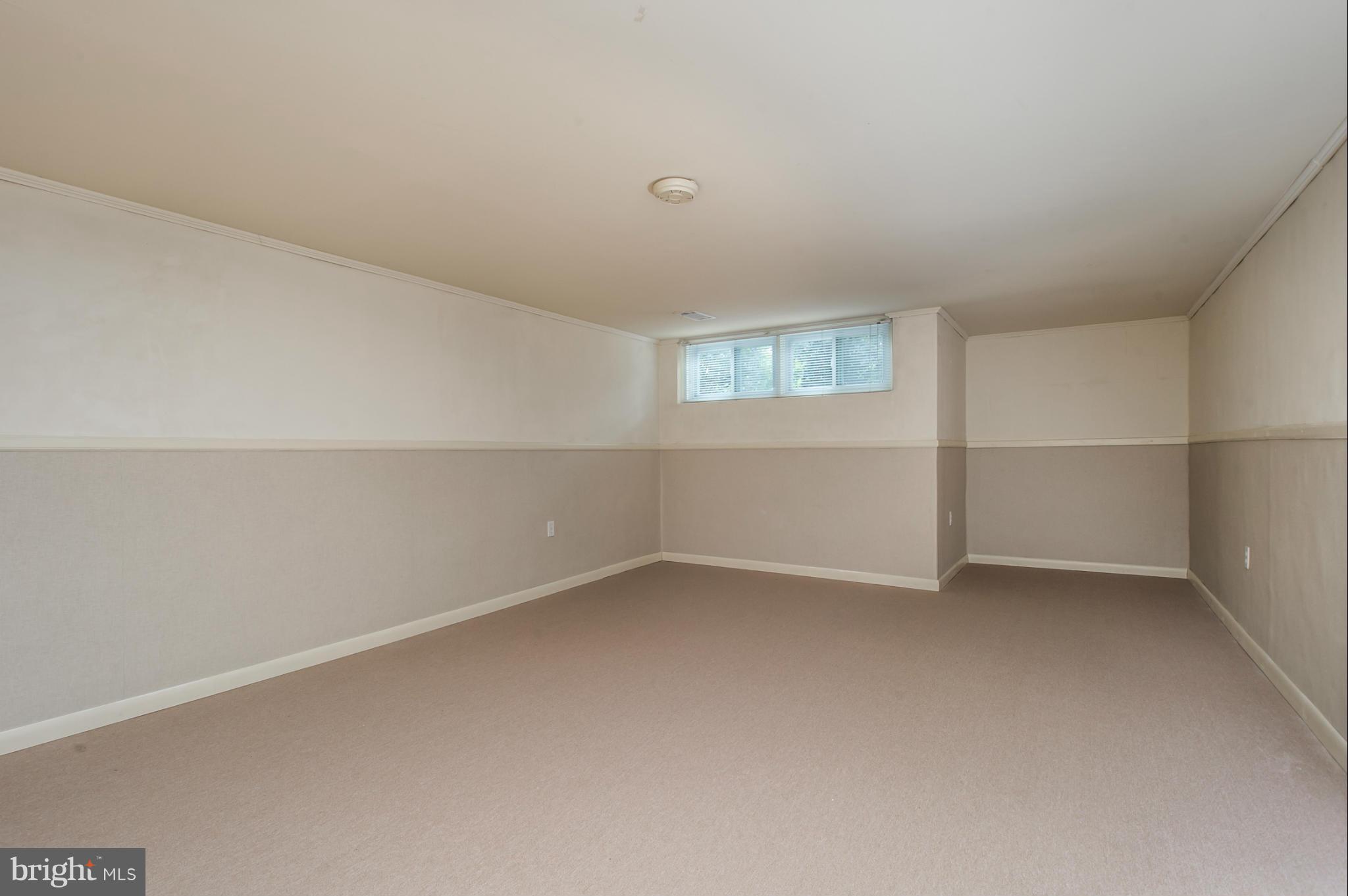 1300 Ablett Road Baltimore, MD 21239 - Photo 26 of 30 Family Room