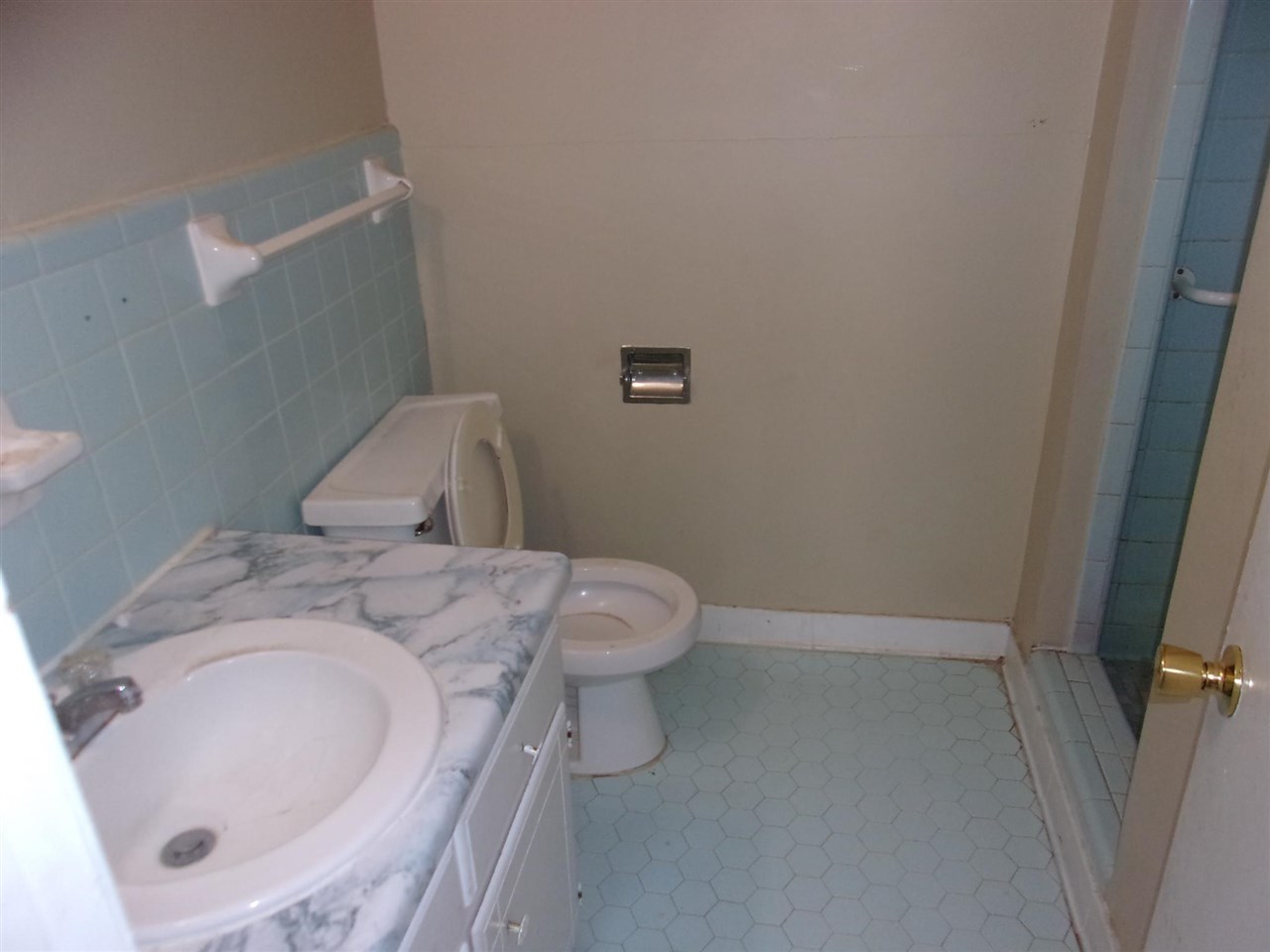 4440 Yale Road Memphis, TN 38128 - Photo 18 of 24 a bathroom with a sink and toilet
