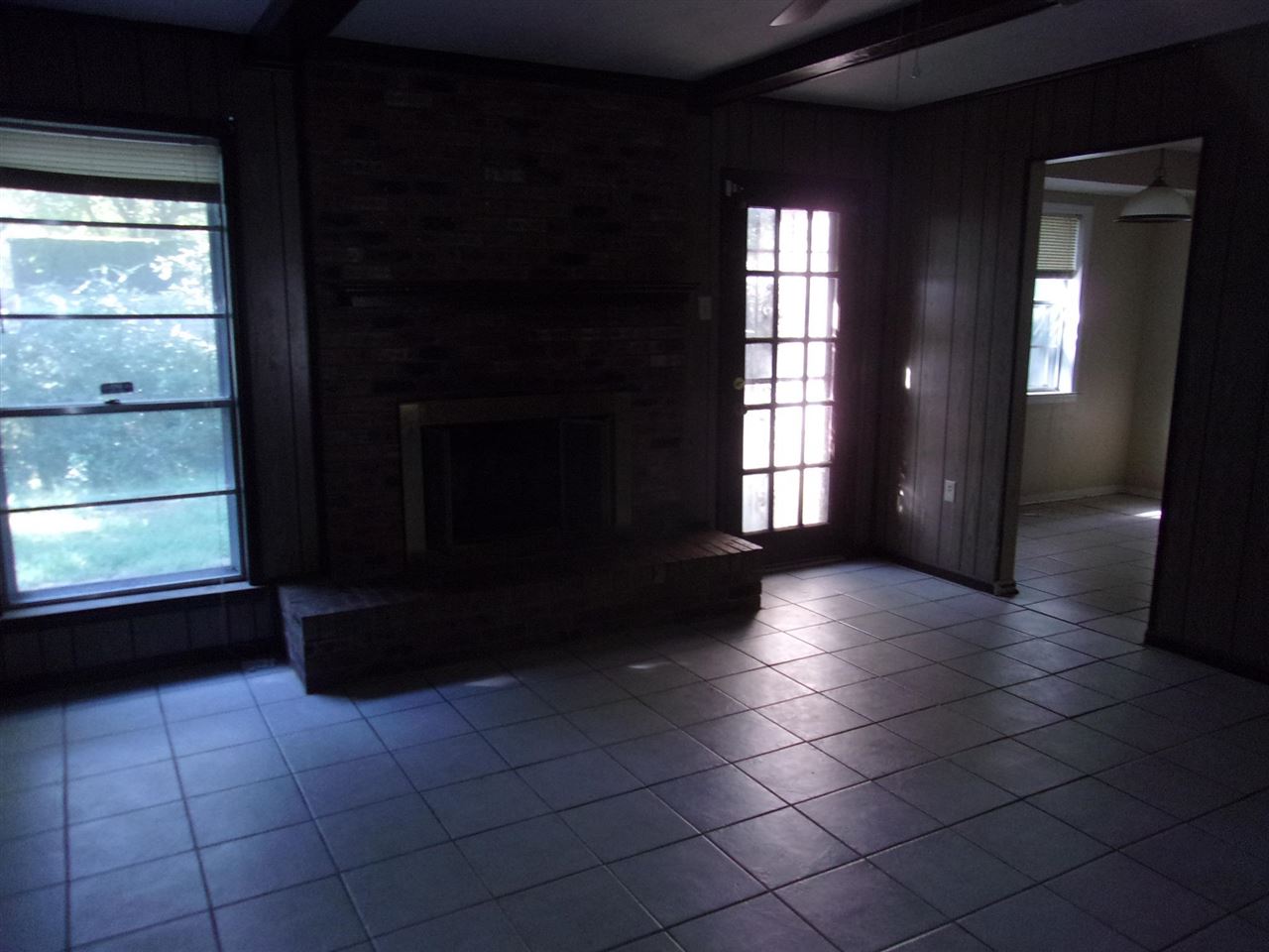 4440 Yale Road Memphis, TN 38128 - Photo 21 of 24 a view of an empty room and window