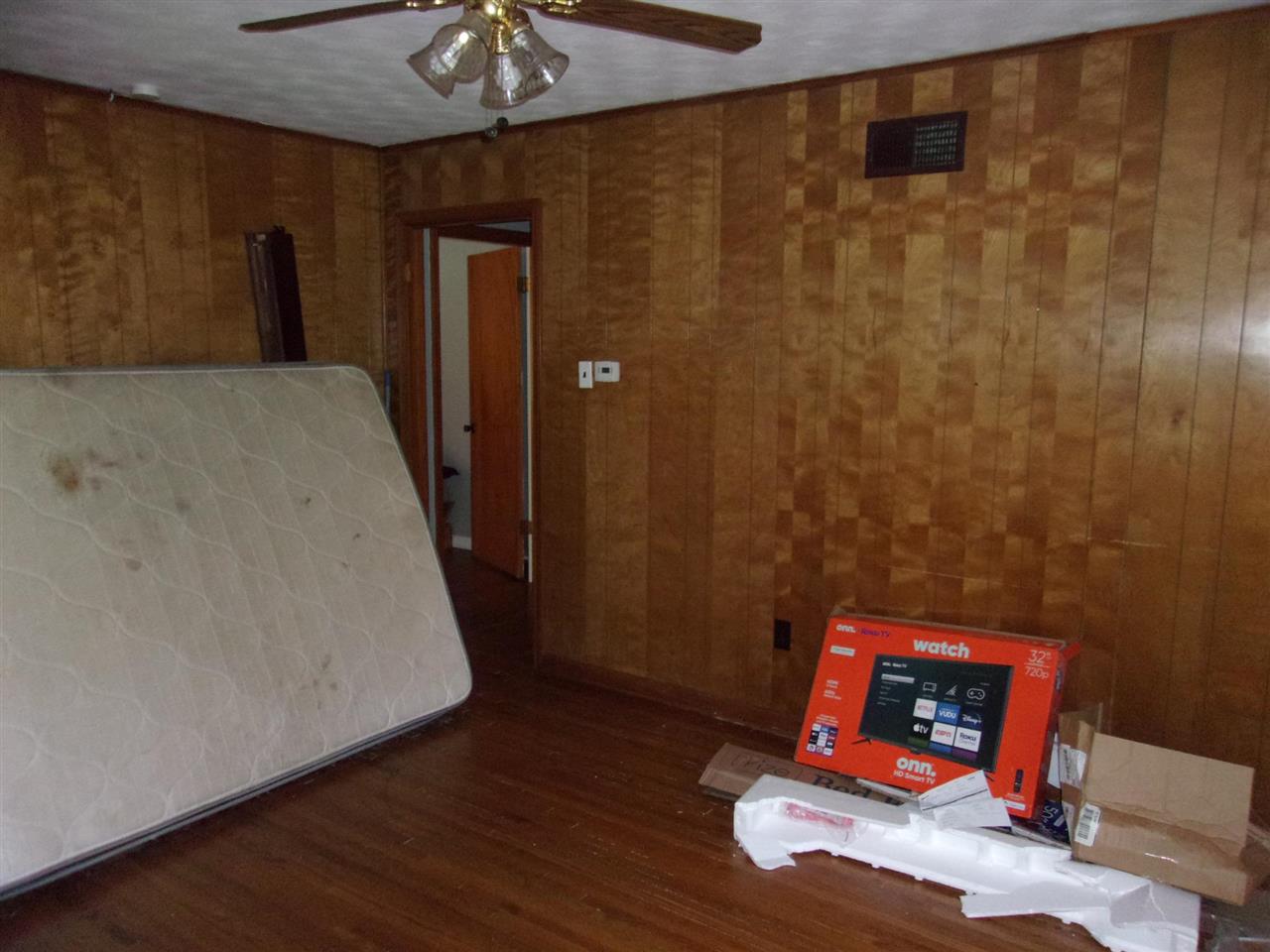 4440 Yale Road Memphis, TN 38128 - Photo 9 of 24 a room with furniture and wooden floor