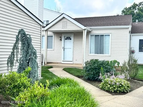$2,700 | 5 Inwood Terrace, Unit 5, Freehold, NJ 07728