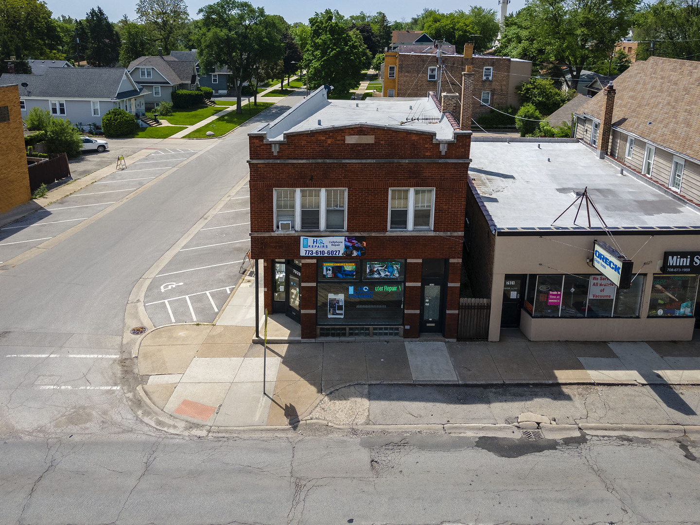 7929 Ogden Avenue Lyons, IL 60534 - Photo 44 of 44 a view of a street with sitting area