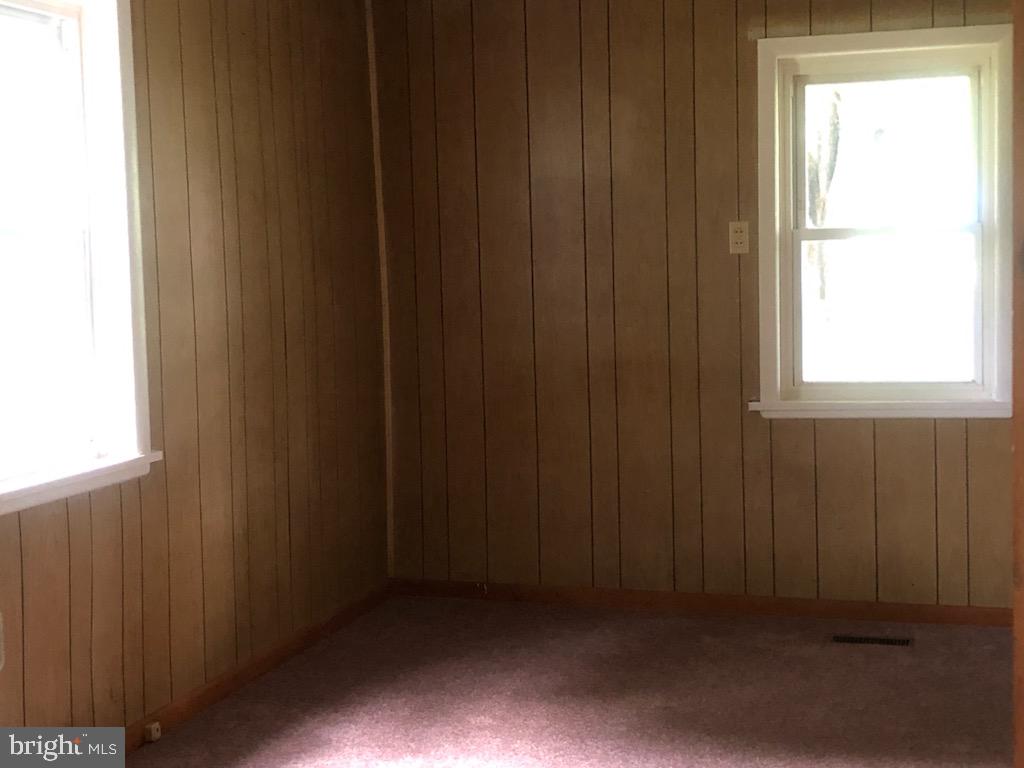 4582 Fort Valley Road Fort Valley, VA 22652 - Photo 21 of 37 Main level bedroom