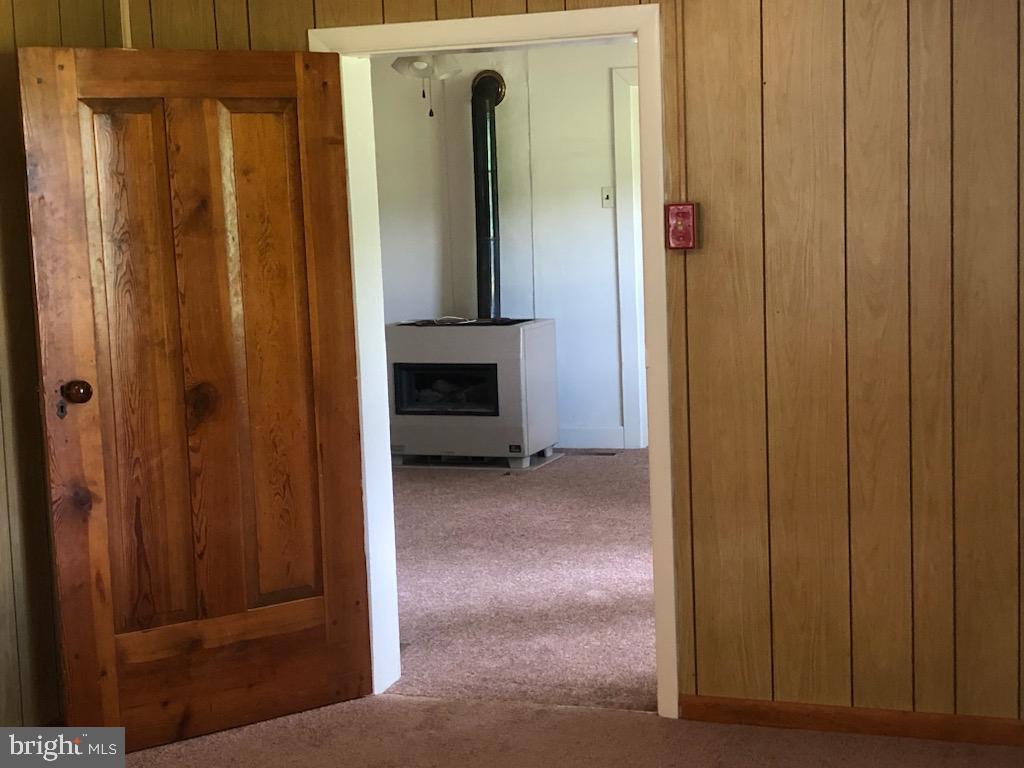 4582 Fort Valley Road Fort Valley, VA 22652 - Photo 22 of 37 Looking into family room