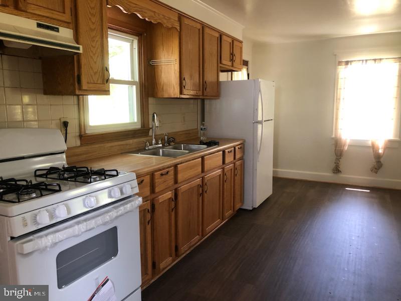 4582 Fort Valley Road Fort Valley, VA 22652 - Photo 24 of 37 Kitchen has new floors