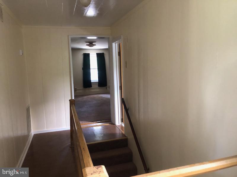 4582 Fort Valley Road Fort Valley, VA 22652 - Photo 35 of 37 upstairs hallway