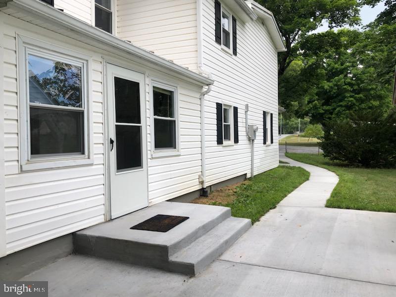 4582 Fort Valley Road Fort Valley, VA 22652 - Photo 4 of 37 side porch entry