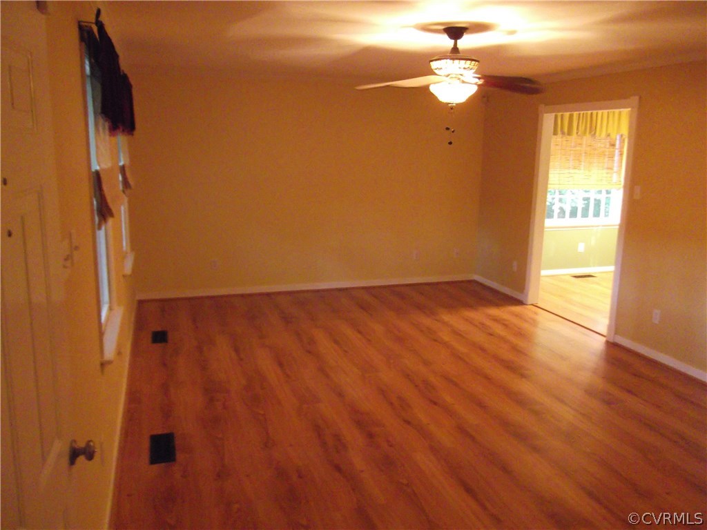 16815 Namozine Road Sutherland, VA 23885 - Photo 8 of 24 LIVING ROOM