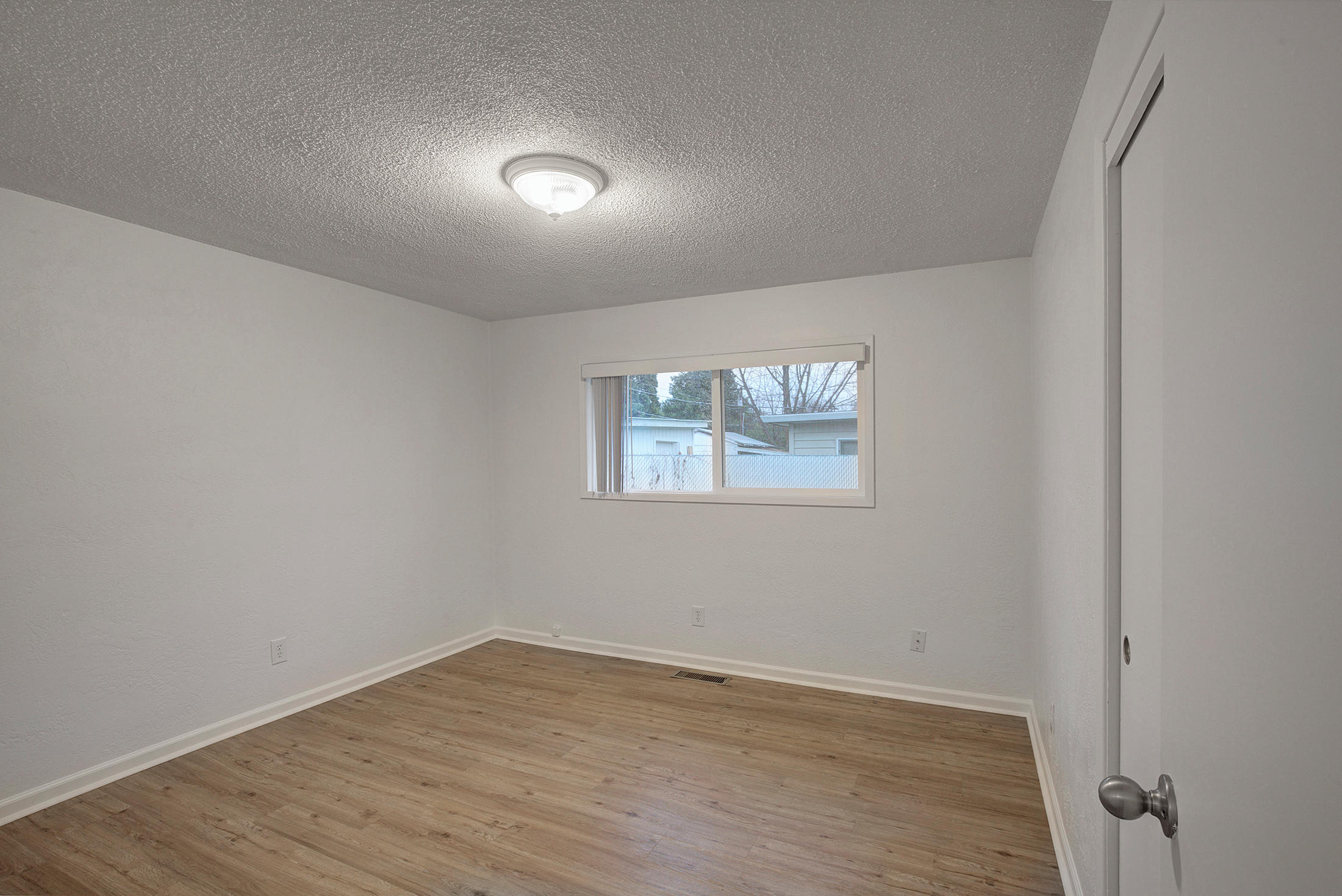 122 Jason Street Eagle Point, OR 97524 - Photo 11 of 22 jason008