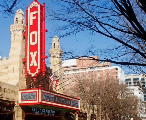 a picture of a flower pot