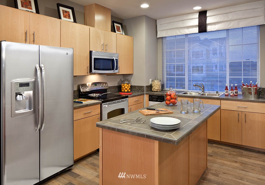 6552 High Point Drive Southwest, Unit 2 4 Seattle, WA 98126 - Photo 2 of 9 Gallery Image 2