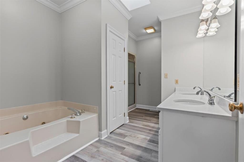 4003 Garden Lakes Parkway Rome, GA 30165 - Photo 9 of 20 a bathroom with a tub sink and mirror