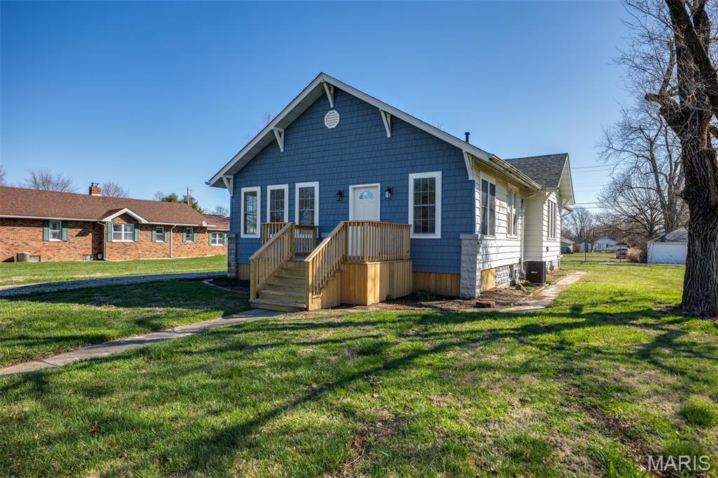 705 North Macoupin Street Gillespie, IL 62033 - Photo 3 of 34