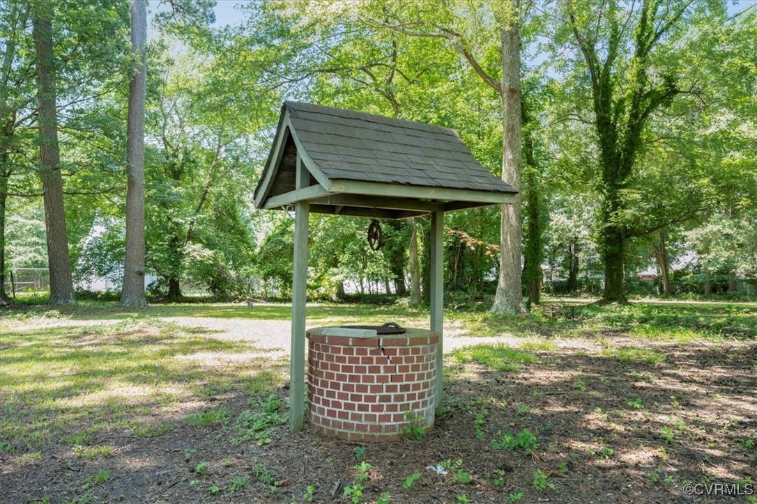 43 Franktown Road Hampton, VA 23663 - Photo 13 of 47 View of yard with view of scattered trees