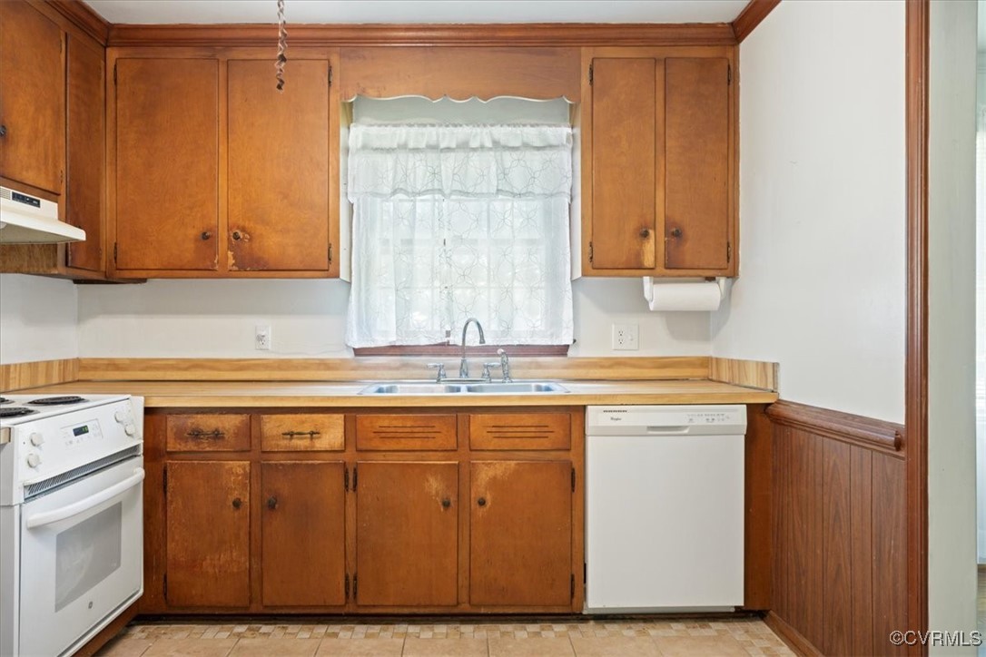 43 Franktown Road Hampton, VA 23663 - Photo 28 of 47 Kitchen featuring white appliances, light countert