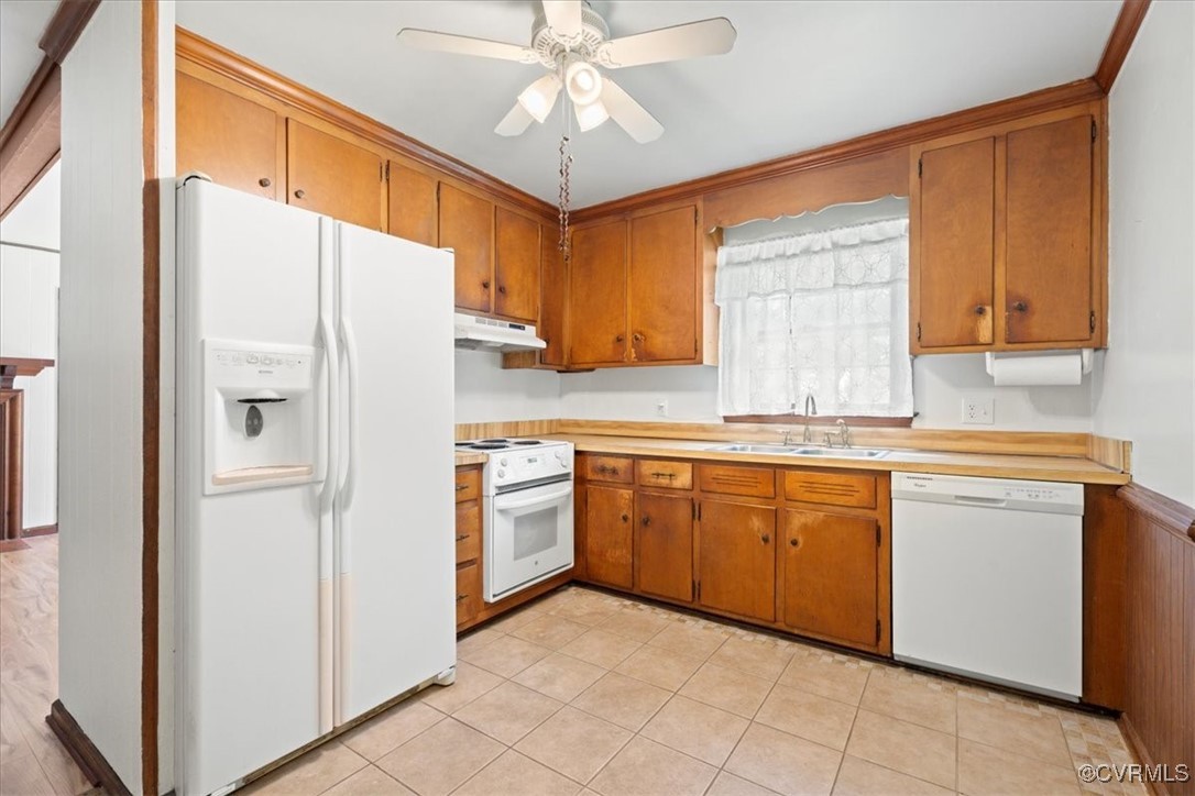 43 Franktown Road Hampton, VA 23663 - Photo 29 of 47 Kitchen featuring white appliances, under cabinet