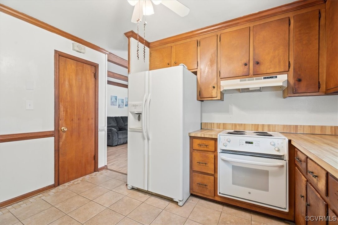 43 Franktown Road Hampton, VA 23663 - Photo 30 of 47 Kitchen featuring white appliances, under cabinet