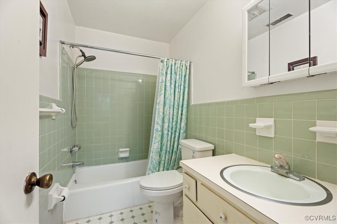 43 Franktown Road Hampton, VA 23663 - Photo 43 of 47 Bathroom with shower / bath combo, tile walls, van