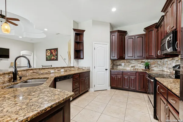 $549,000 | 18425 Kinney Road, Atascosa, TX 78002